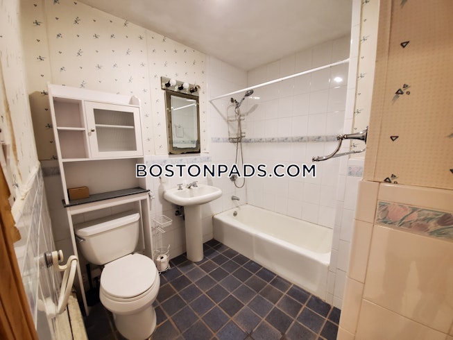 Boston - $2,300 /mo