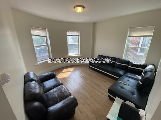 Boston - $2,800 /mo