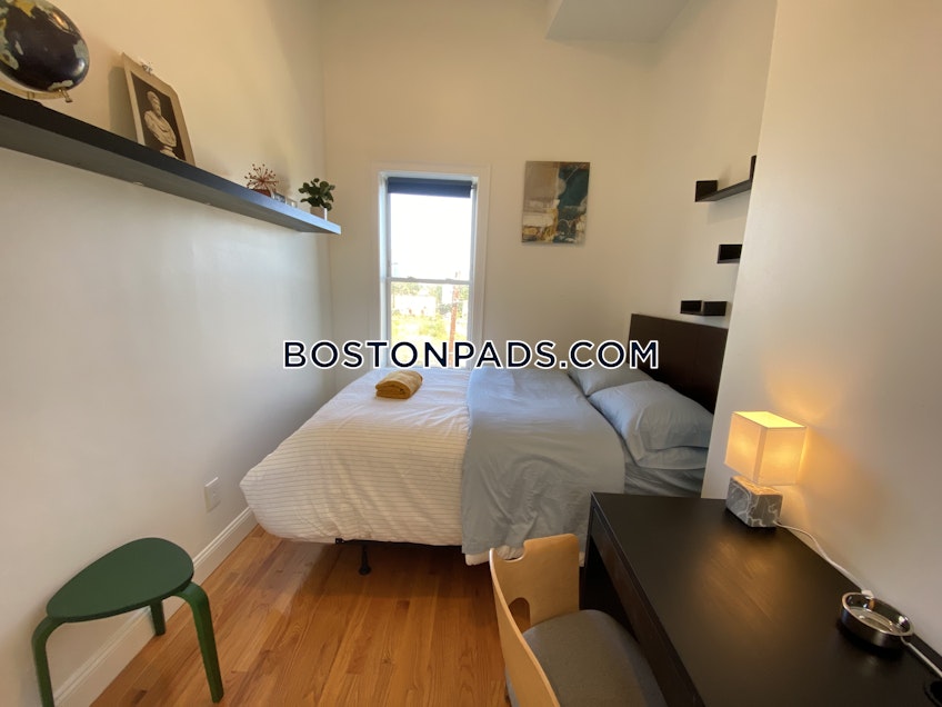 Boston - $6,075 /month