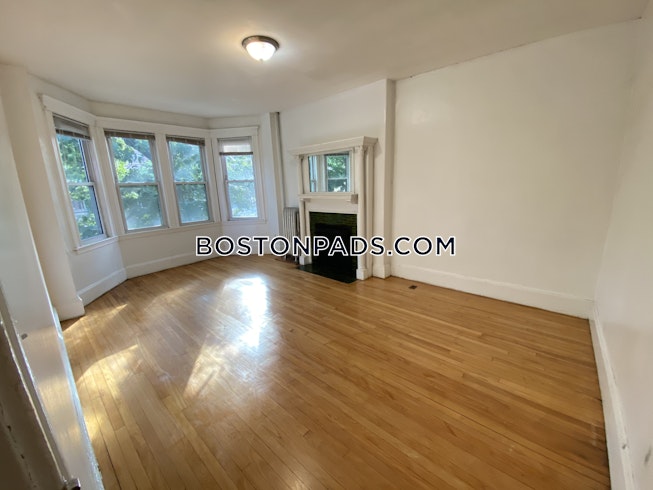 Boston - $3,400 /mo