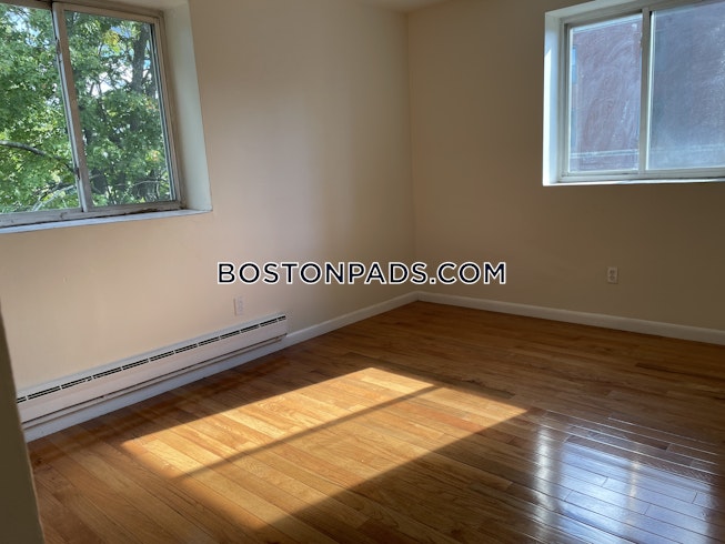 Boston - $2,100 /mo