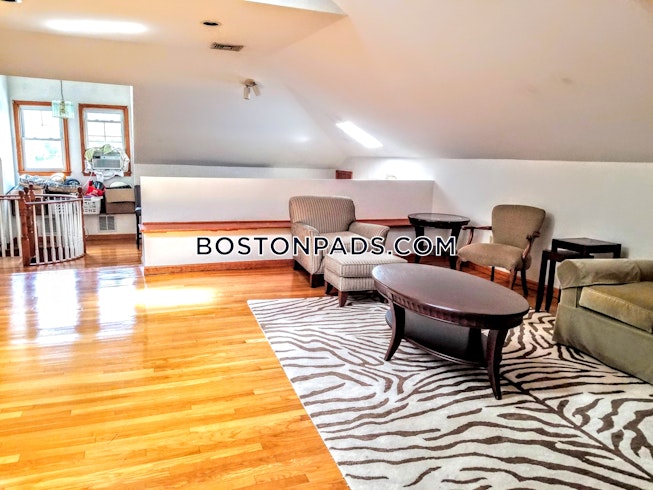 Boston - $2,700 /mo