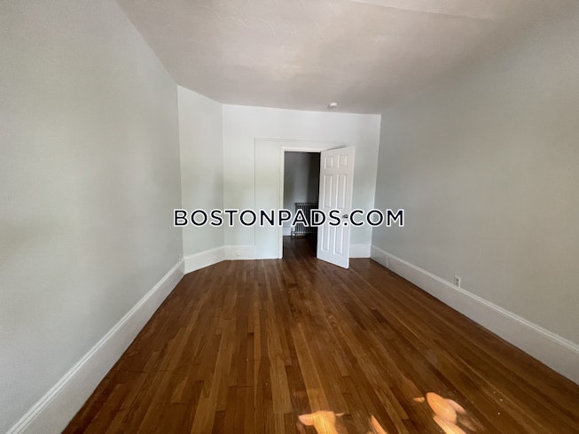 Boston - $7,125 /mo