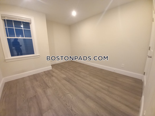 Boston - $2,995 /mo