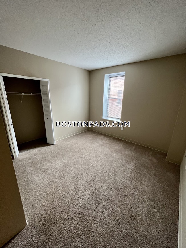 Boston - $2,418 /mo