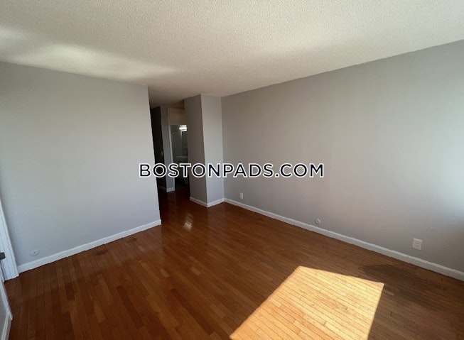 Boston - $4,400 /mo