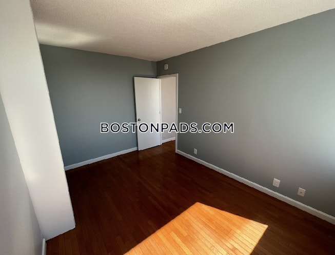 Boston - $4,400 /mo