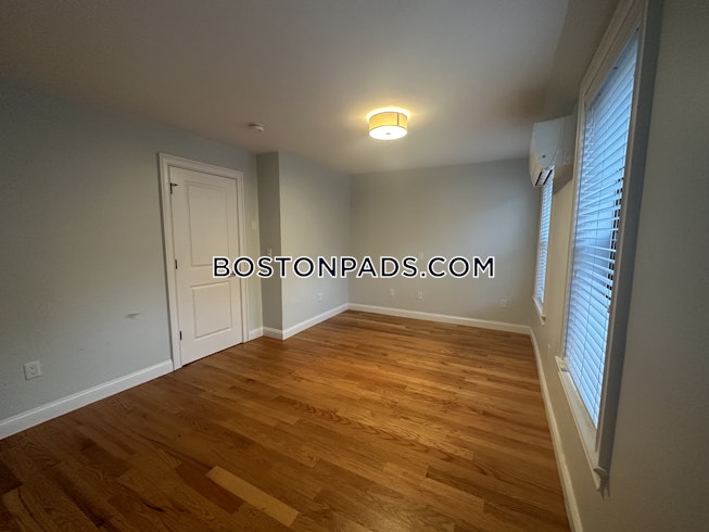 Boston - $2,725 /mo