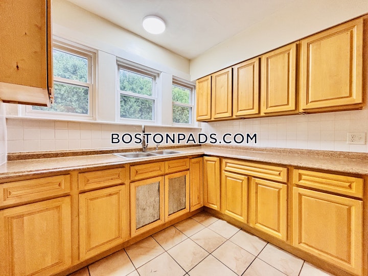 brighton-5-beds-2-baths-boston-7500-4454213 