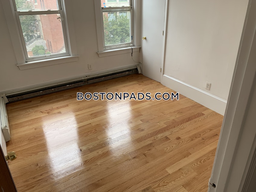 Boston - $2,900 /month