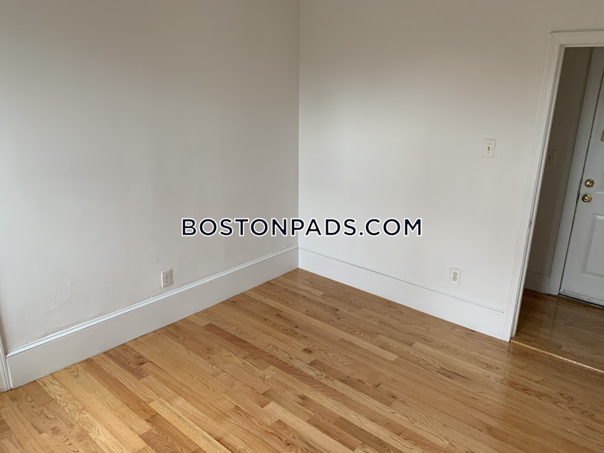 Boston - $2,900 /month