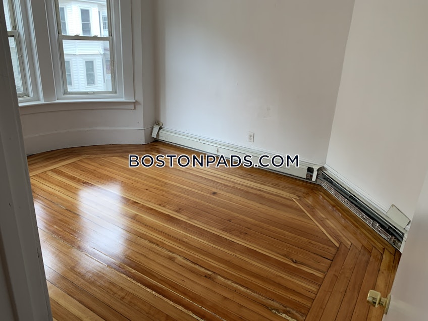 Boston - $2,900 /month