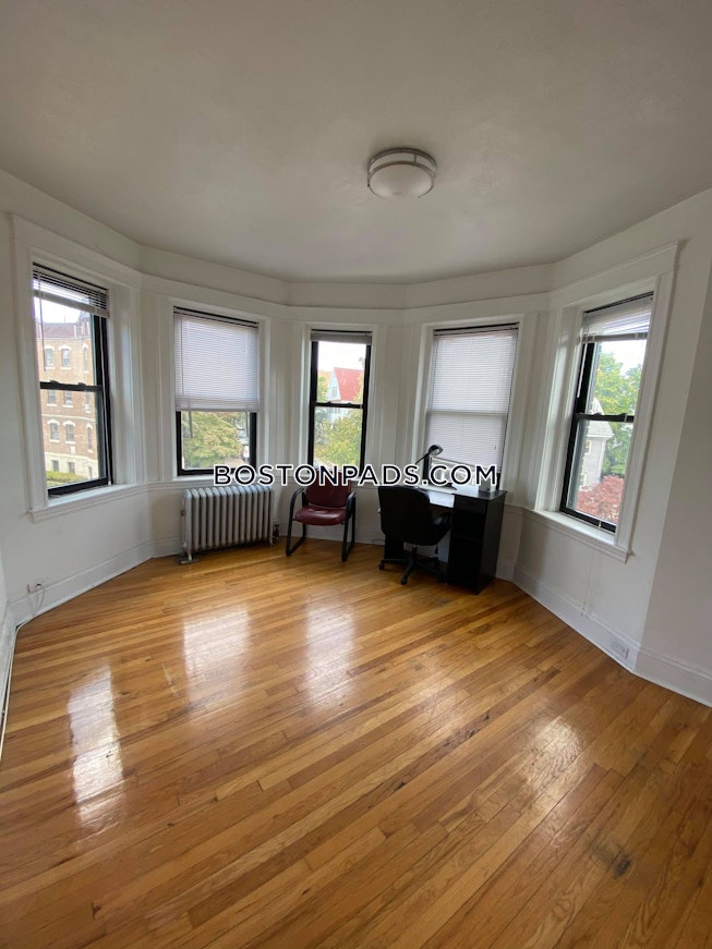 Boston - $2,200 /mo