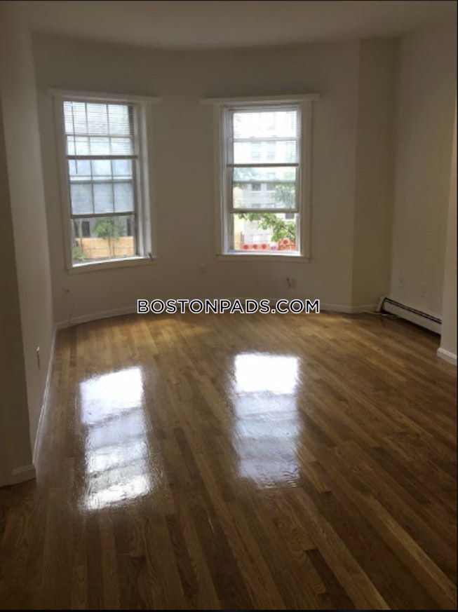 Boston - $3,600 /mo