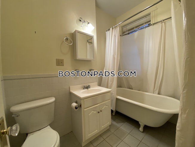 Boston - $2,900 /mo