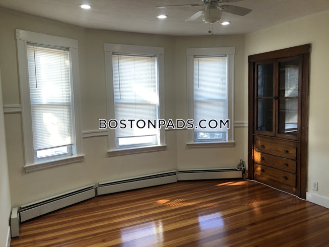 Boston - $2,100 /mo