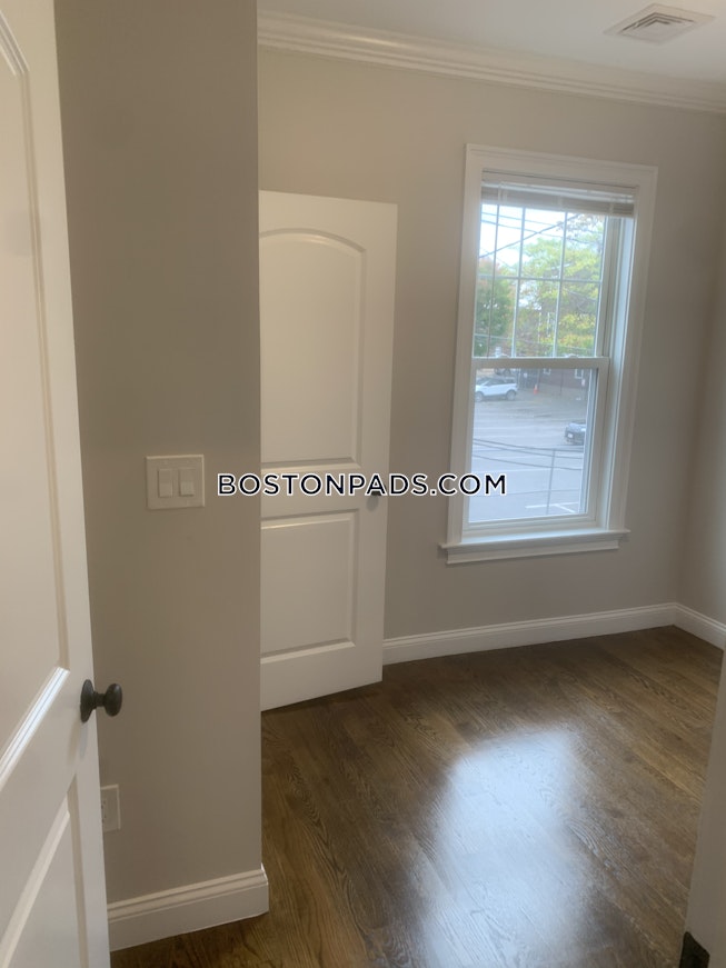 Boston - $3,275 /mo