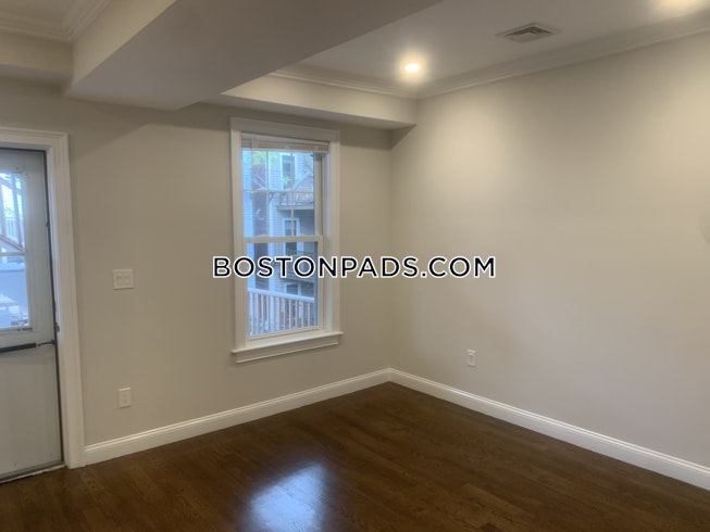 Boston - $3,275 /mo