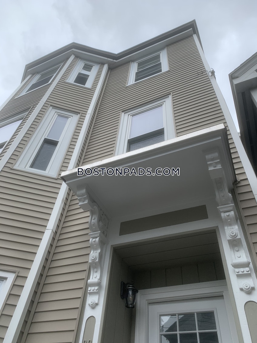 Boston - $3,295 /month