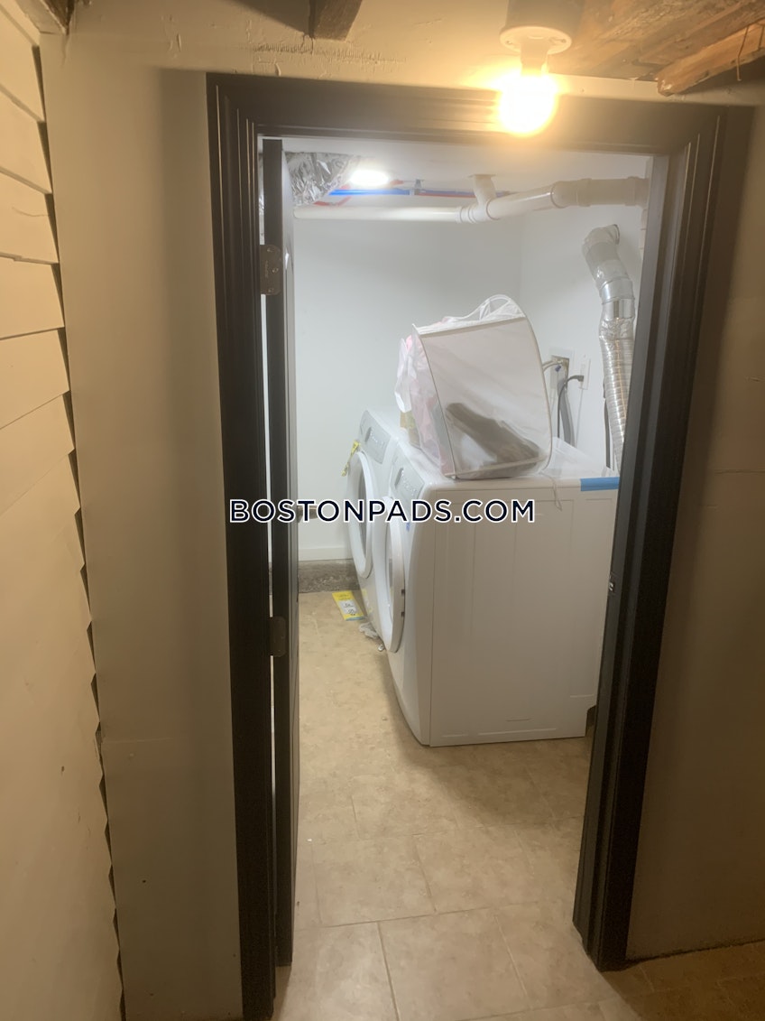 Boston - $3,295 /month