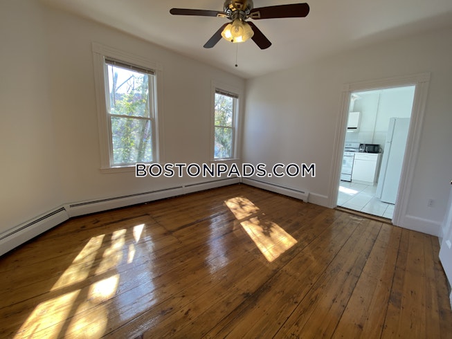 Somerville - $2,800 /mo