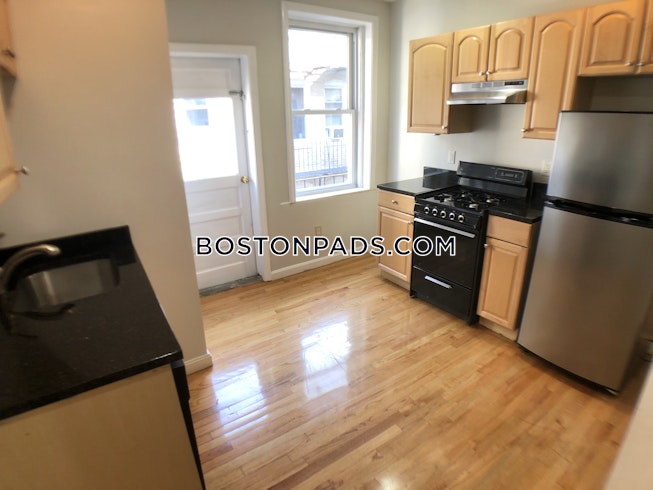 Boston - $2,800 /mo