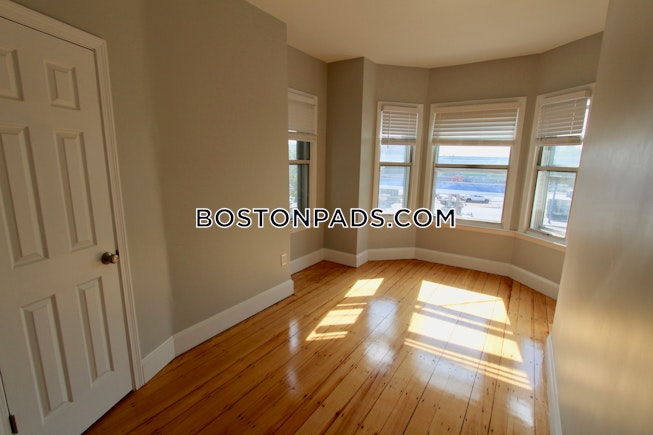 Boston - $3,600 /mo