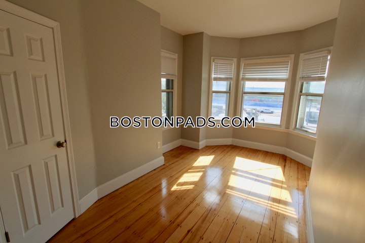 Saratoga St. Boston picture 1