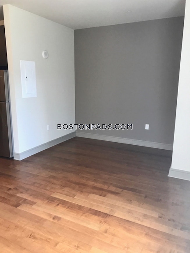 Boston - $4,000 /mo