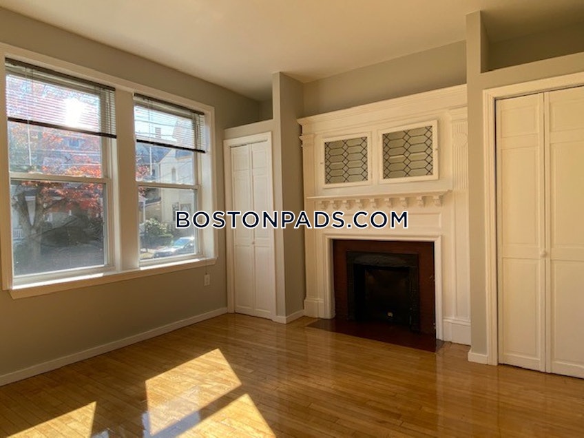 Boston - $3,810 /month