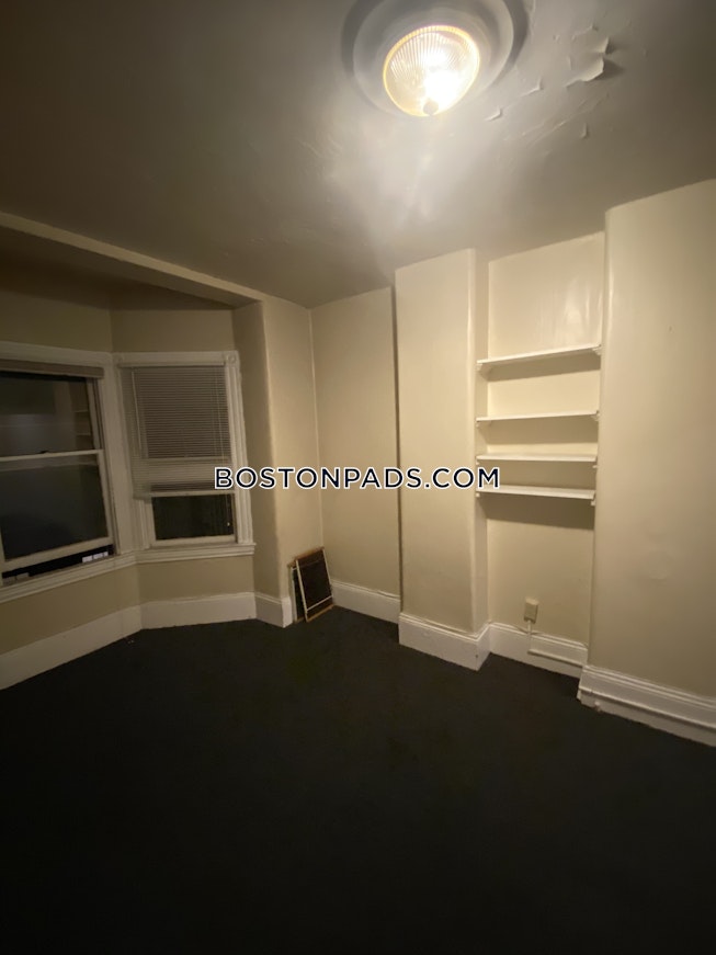 Boston - $4,100 /mo