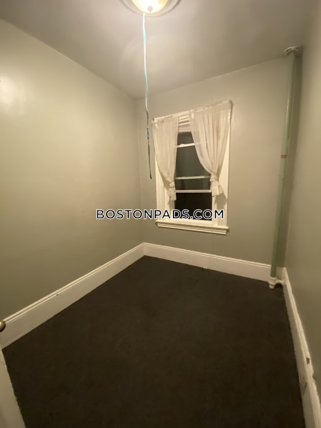 Boston - $4,100 /mo