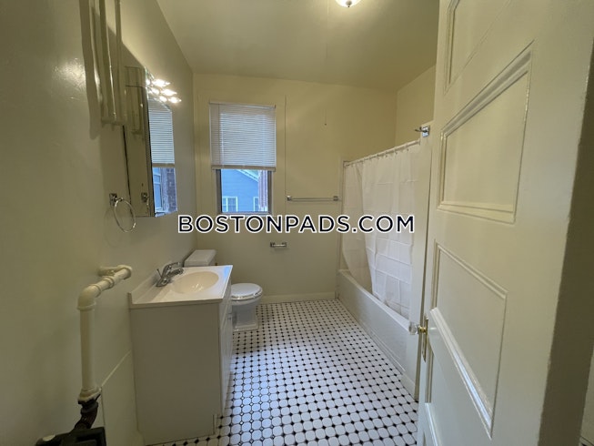 Newton - $2,700 /mo