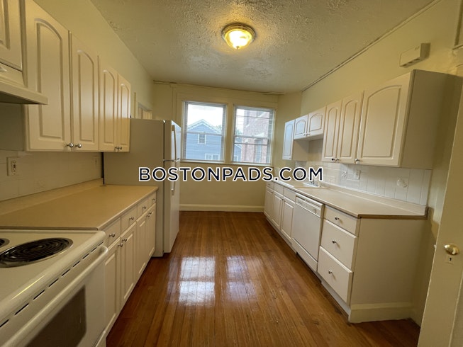 Newton - $2,700 /mo