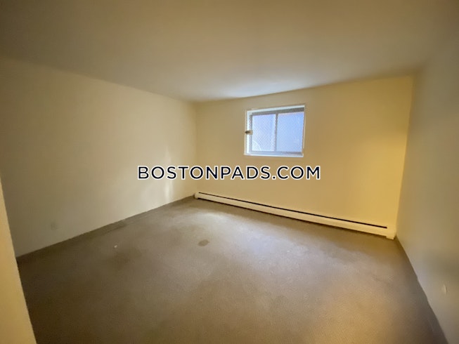 Boston - $2,300 /mo