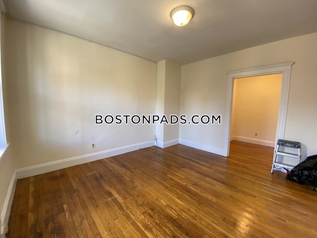 Boston - $2,400 /mo