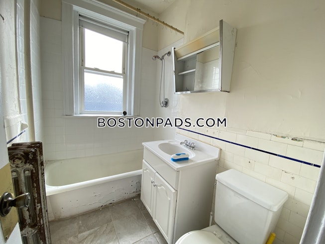 Boston - $2,400 /mo