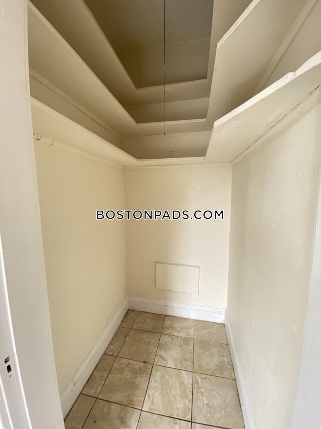 Boston - $2,400 /mo