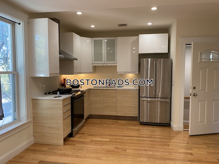 dorchester-6-beds-2-baths-boston-6000-4462447 