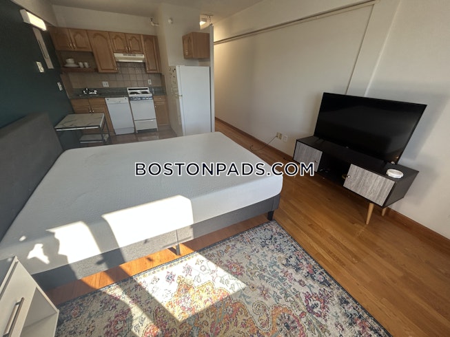 Boston - $1,900 /mo