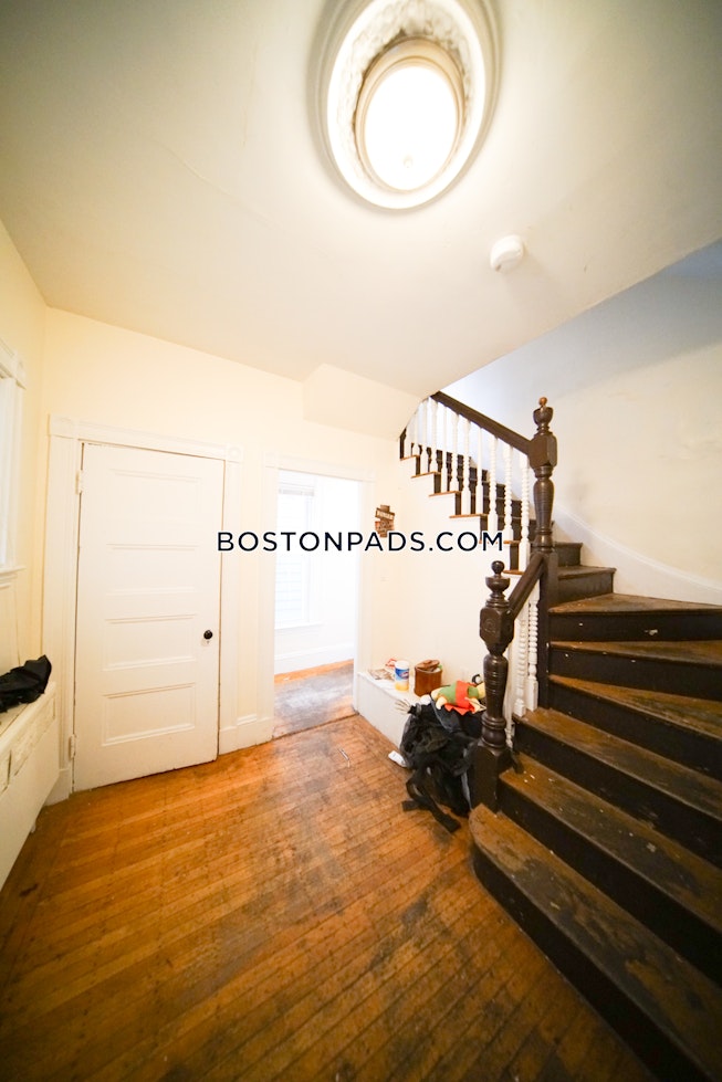 Boston - $11,500 /mo