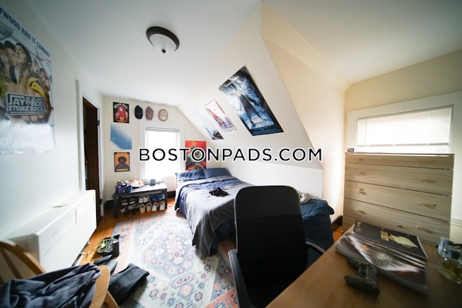 Boston - $11,500 /mo