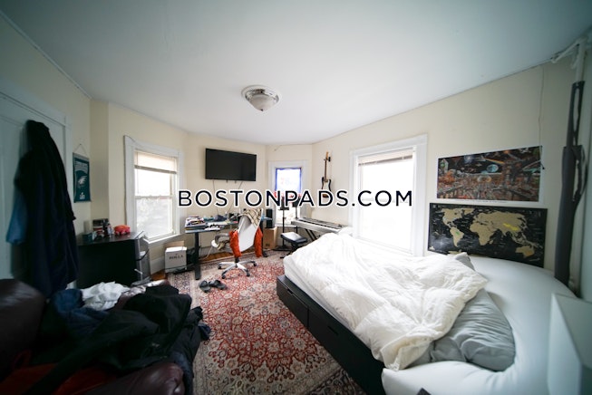 Boston - $11,500 /mo