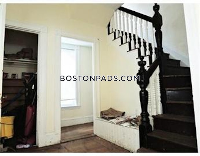 Boston - $11,500 /mo