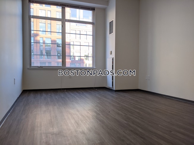 Boston - $2,900 /mo