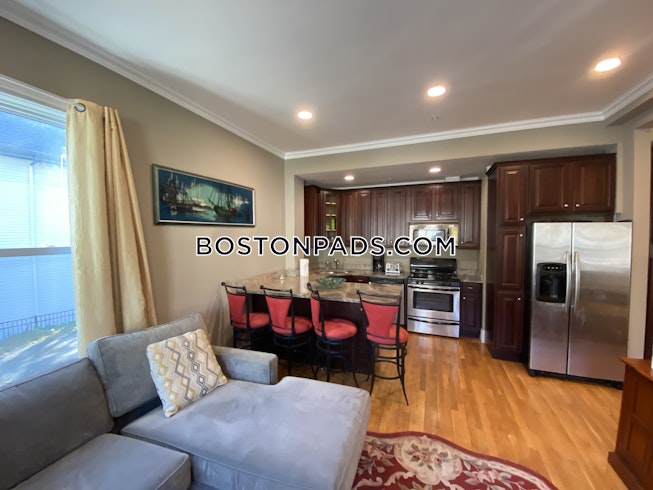 Boston - $4,800 /mo