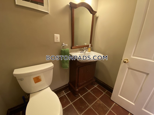 Boston - $4,800 /mo