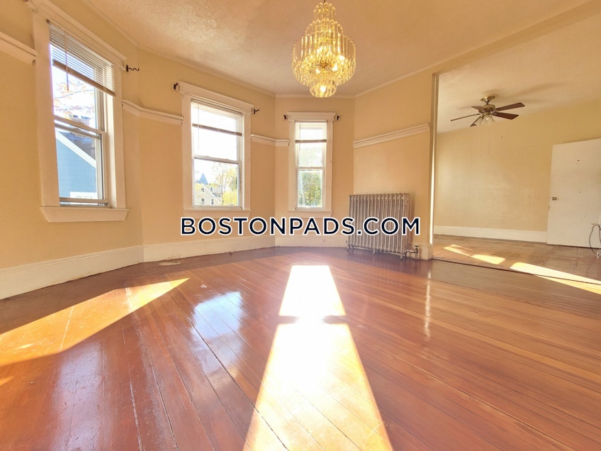 Boston - $3,930 /month