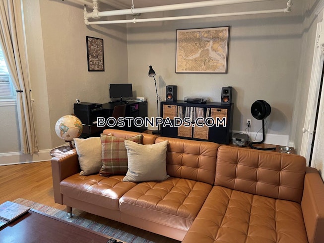 Boston - $2,200 /mo