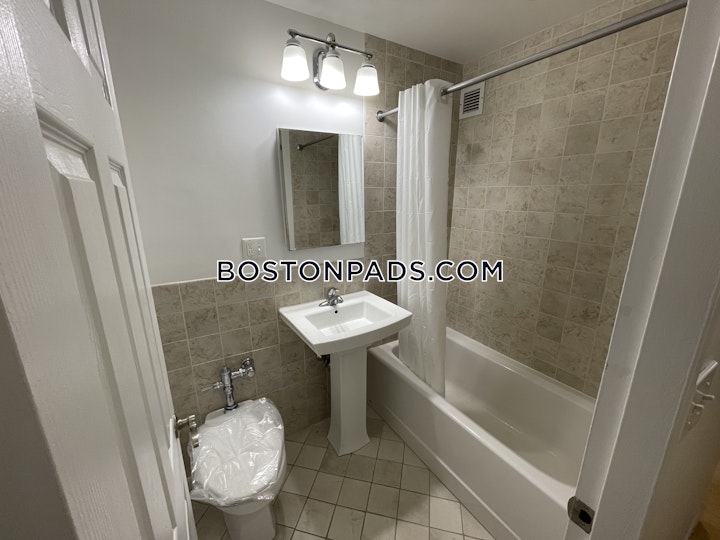 Camelot Ct. Boston picture 10